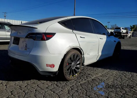 2022 Tesla Model Y z USA, uszkodzony, nr VIN 7SAYGDEF7NF494758